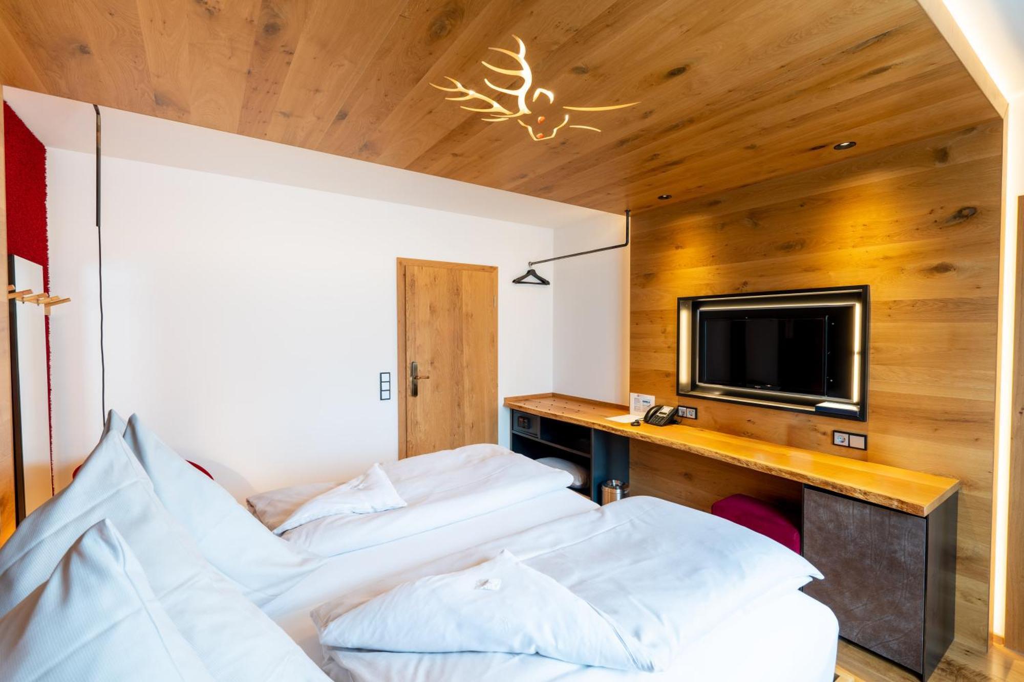 Hirsch Hotel 4*
